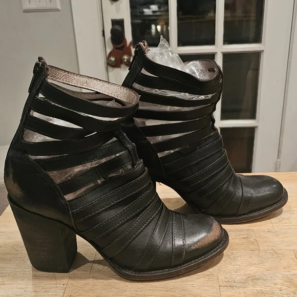 Freebird By Steven Caesr Black Size 9 EUC OG - Picture 1 of 7